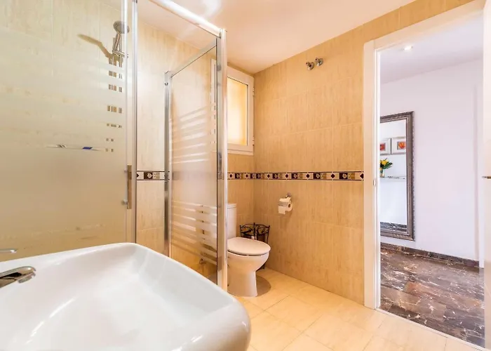 Spacious 3-bedroom - Casa Annelise Fuengirola