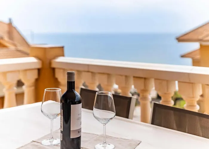 Spacious 3-bedroom - Casa Annelise Apartment *