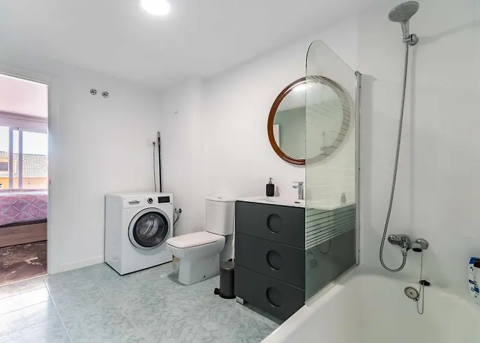 Spacious 3-bedroom - Casa Annelise Fuengirola