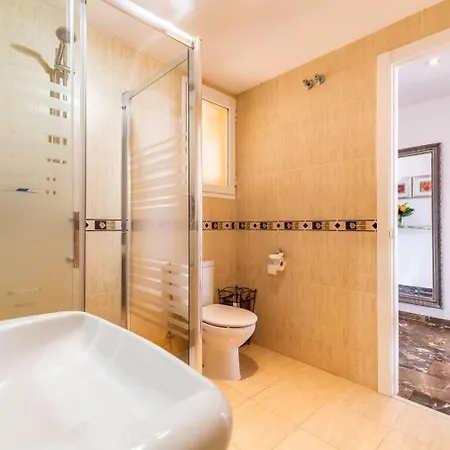 Spacious 3-bedroom - Casa Annelise Фуэнхирола